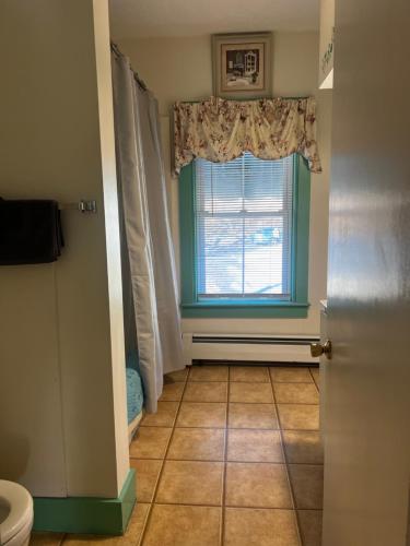 Claddagh Motel & Suites - photo 68