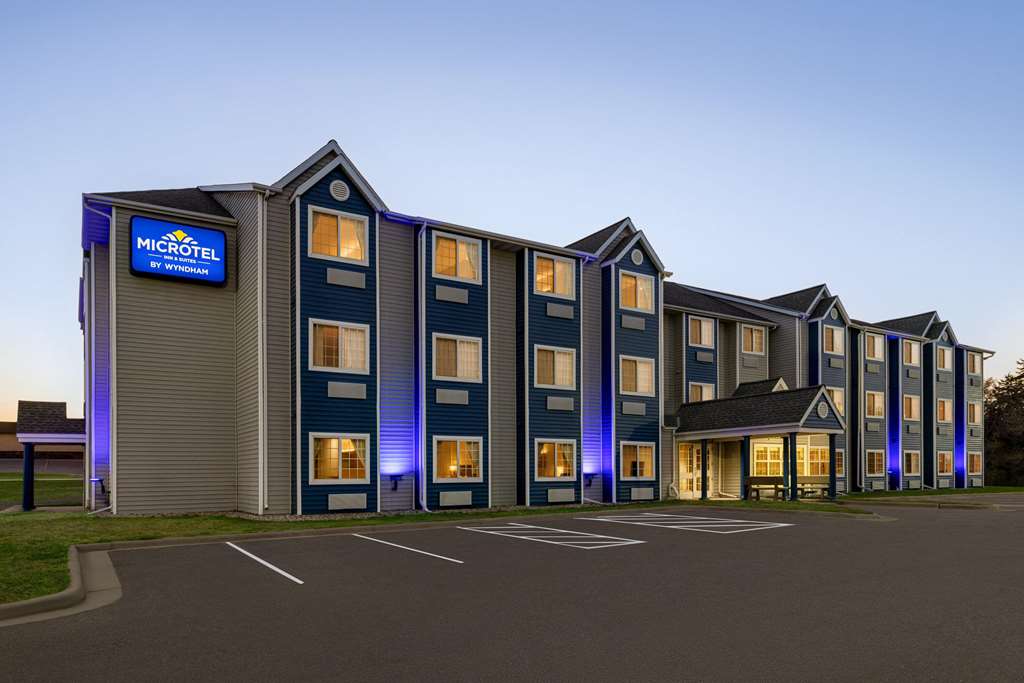 Microtel Inn & Suites by Wyndham New Ulm - photo 2