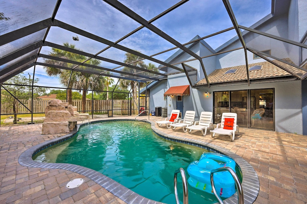 Lovely Palm Coast Retreat With Outdoor Kitchen — Palm Coast