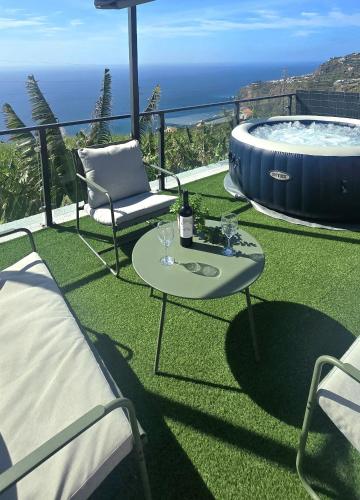 Isa's Pier View House — 4-Star Luxury Hotel in Ribeira Brava, Portugal