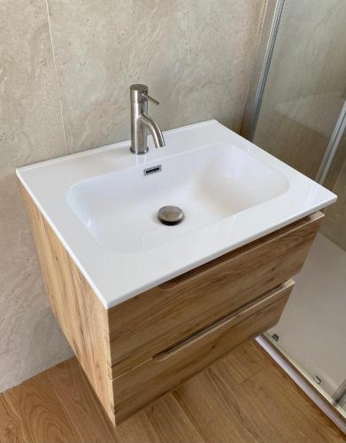 Villa Paola — 4-Star Luxury Hotel in Torri Del Benaco, Italy