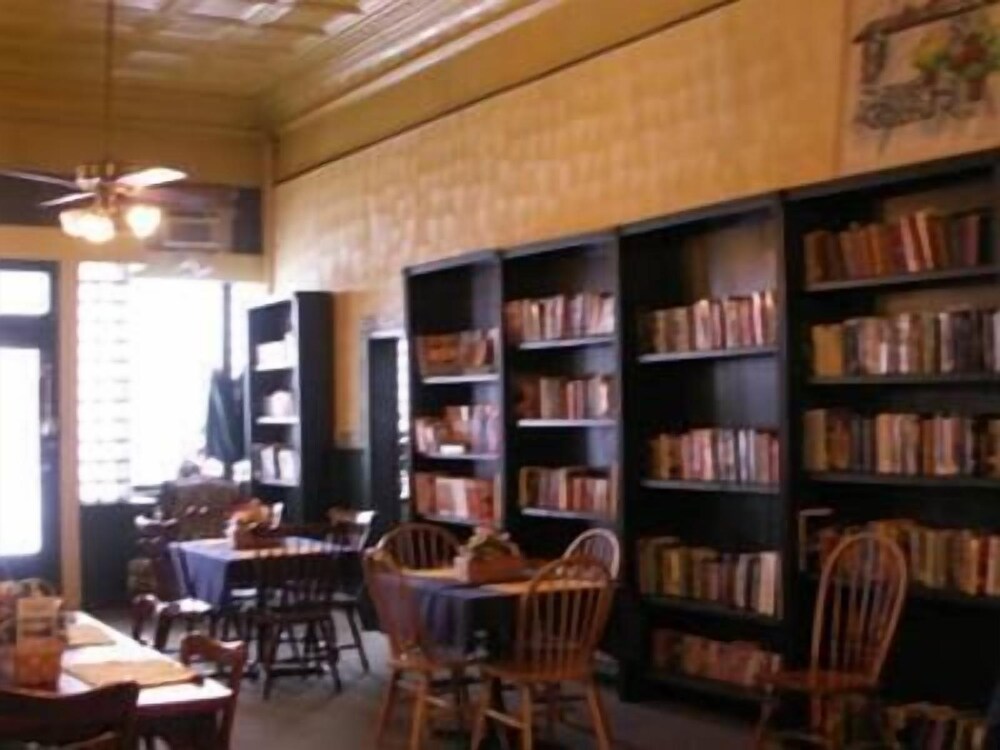 La Plaza Inn - photo 75