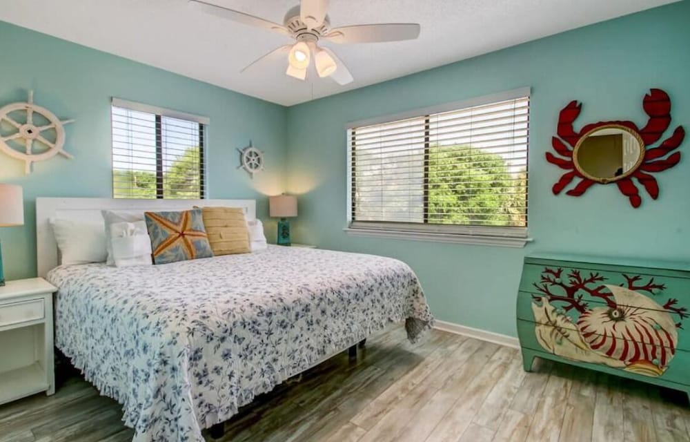 Beach Vacation Walkable to Dining&Shopping Unit B - photo 3