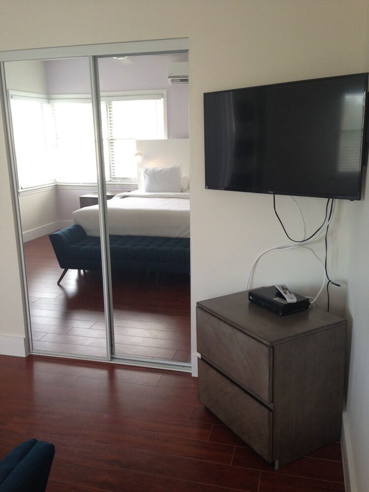 Seville Hotel and Apartments - photo 6