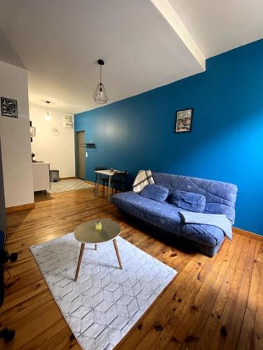 Gap Joli Studio En Plein Centre Ville in Gap, France