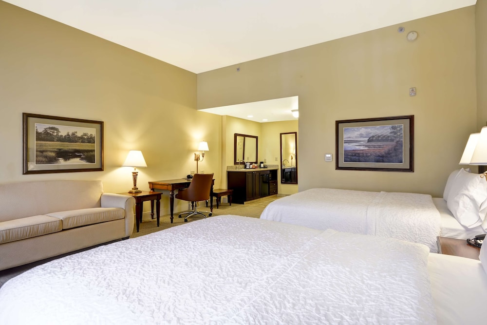 Hampton Inn and Suites Savannah Historic District - photo 31