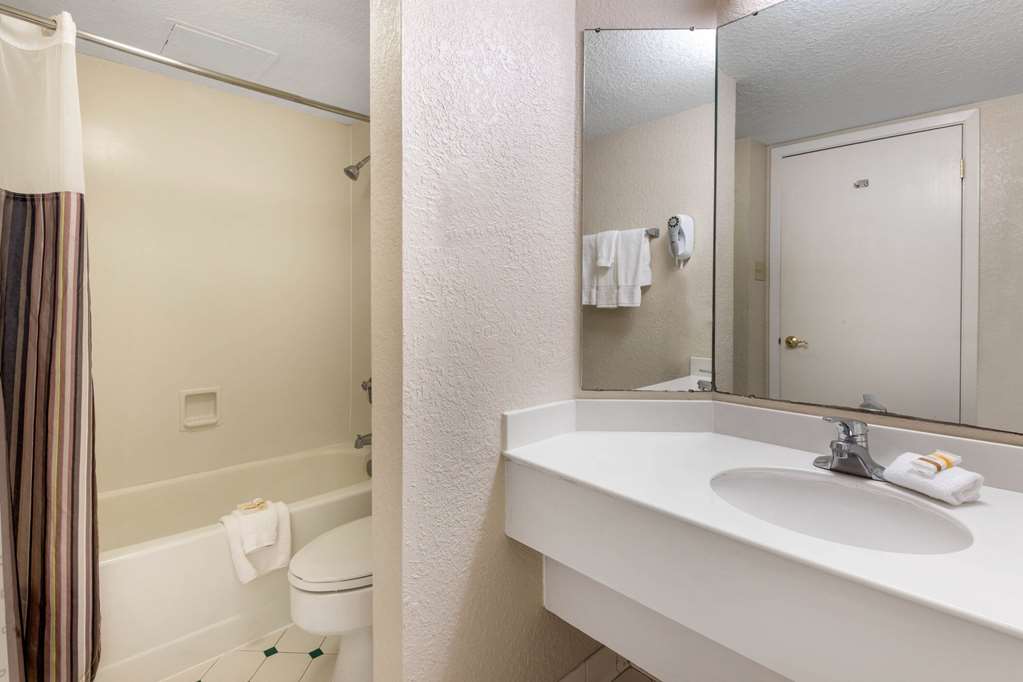 La Quinta Inn by Wyndham Amarillo West Medical Center - photo 12