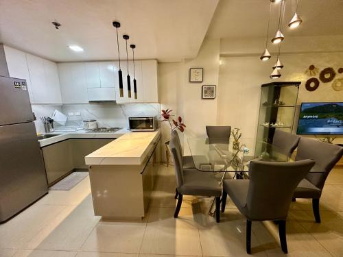 Kathys Crib 2Bedroom MOA View at Shell Residence — 4-Star Luxury Hotel in Manila, Philippines