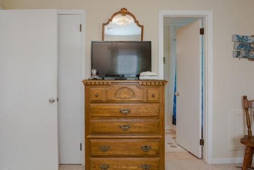The Beach Fact Oar by Oak Island Accommodations - photo 24
