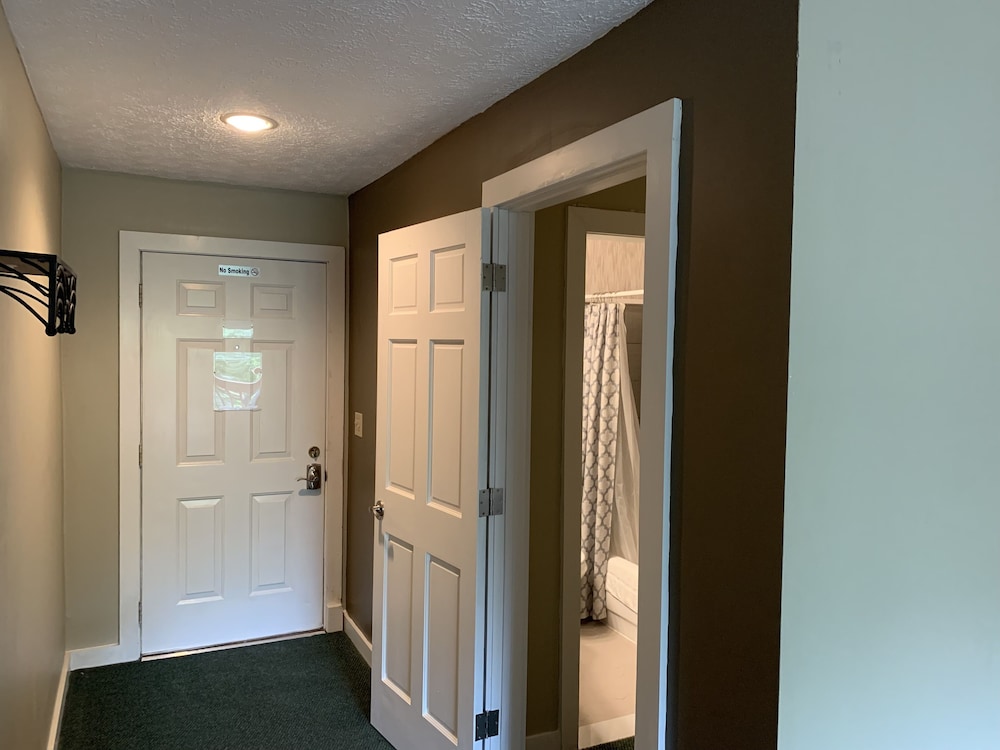 Woodbridge Inn & Tavern - photo 18