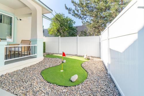 Reno Dream Cottage: Delightful 2 Bedroom Sanctuary