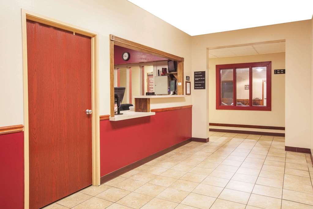 Super 8 by Wyndham Mason City - photo 3