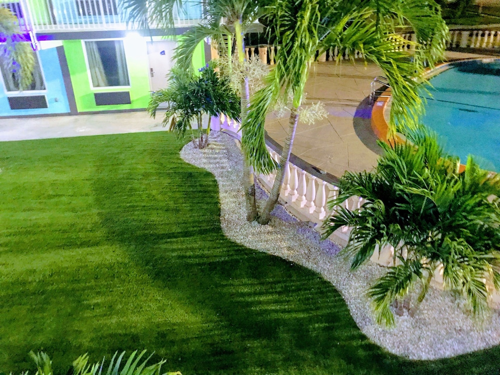 Tropical Inn & Suites - photo 84