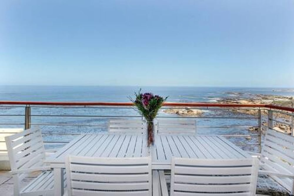 Secure Camps Bay Apartment w Pool Views Bali C