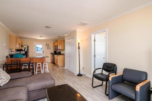 Absolute Beach by Oak Island Accommodations - photo 8