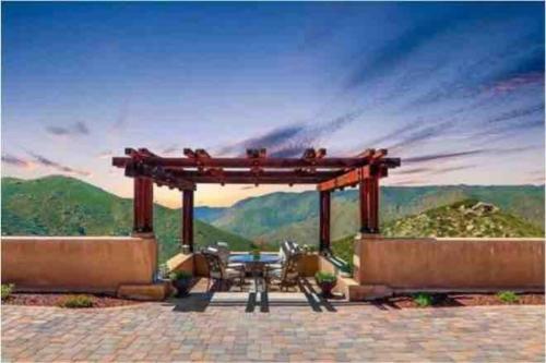 Acres of Bliss A hillside getaway — hotel in Ramona