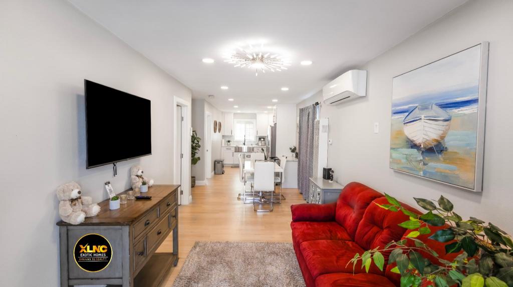 8356 Adam back unit 2bed 2bath by sdstay — 4-Star Luxury Hotel in Lemon Grove, United States