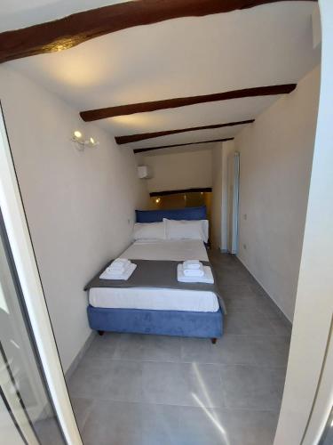 GiovHome — 4-Star Luxury Hotel in Naples, Italy