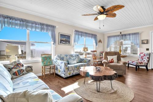 The Beach Fact Oar by Oak Island Accommodations - photo 37