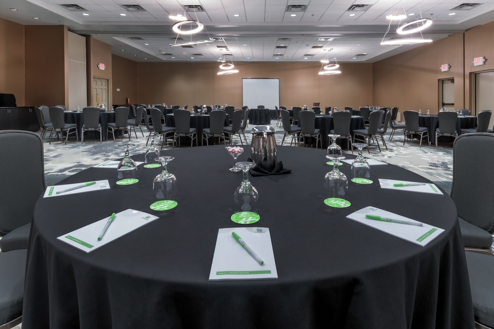 Holiday Inn & Suites Phoenix Airport North by IHG - photo 50