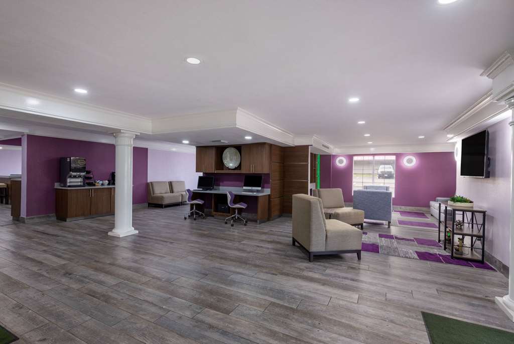 La Quinta Inn by Wyndham Kansas City Lenexa - photo 8