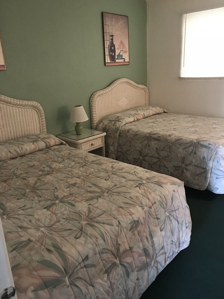Gold Crest Motel - photo 9