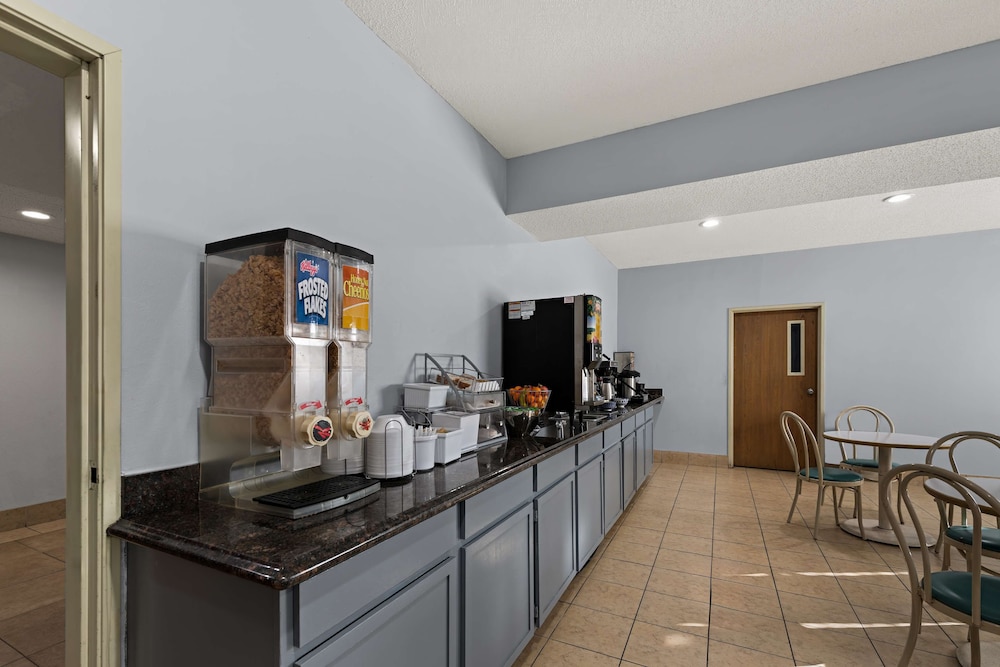 Red Lion Inn & Suites Gretna - photo 25