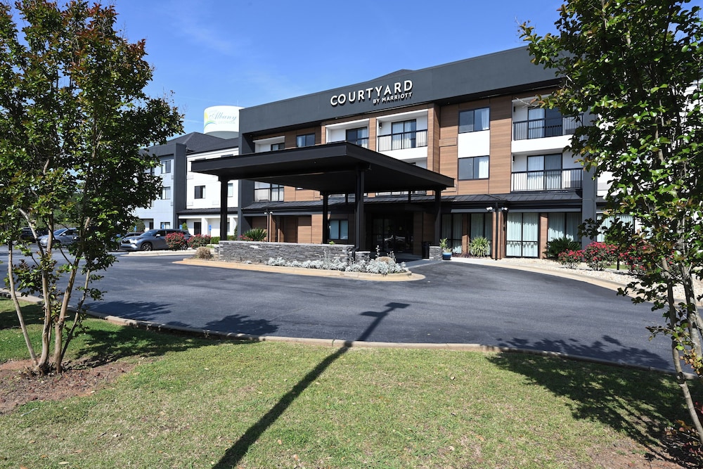 Courtyard By Marriott Albany — Albany