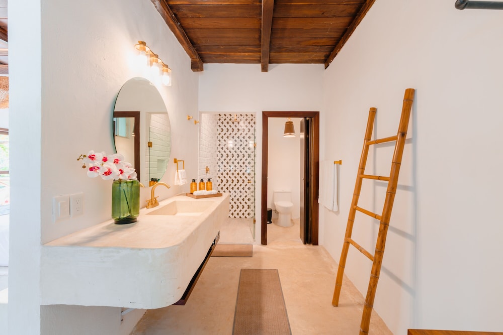 Azulea Bacalar Hotel & Spa Lagoon Front