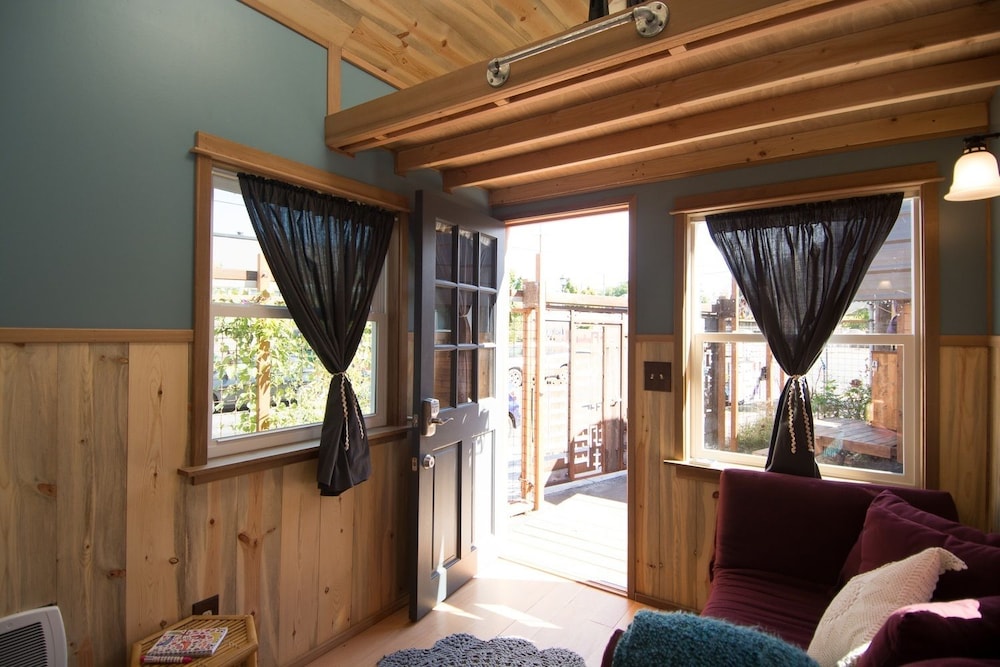 Caravan The Tiny House Hotel - photo 23