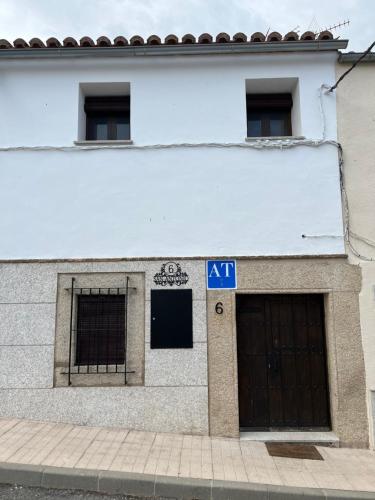 San Antonio 6 — hotel in Malpartida De Caceres