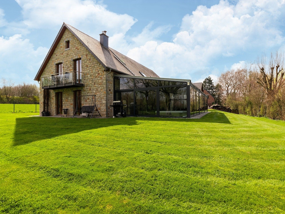 Holiday Home With Indoor Swimming Pool — 4-Star Luxury Hotel in Welkenraedt, Belgium