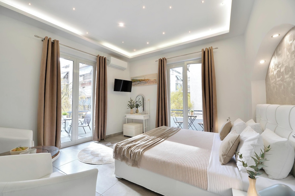 Alekos Apartments 2 Netflix Self Check In — 4-Star Luxury Hotel in Athens, Greece