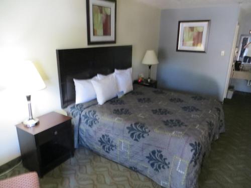 Days Inn by Wyndham Bryan College Station - photo 24
