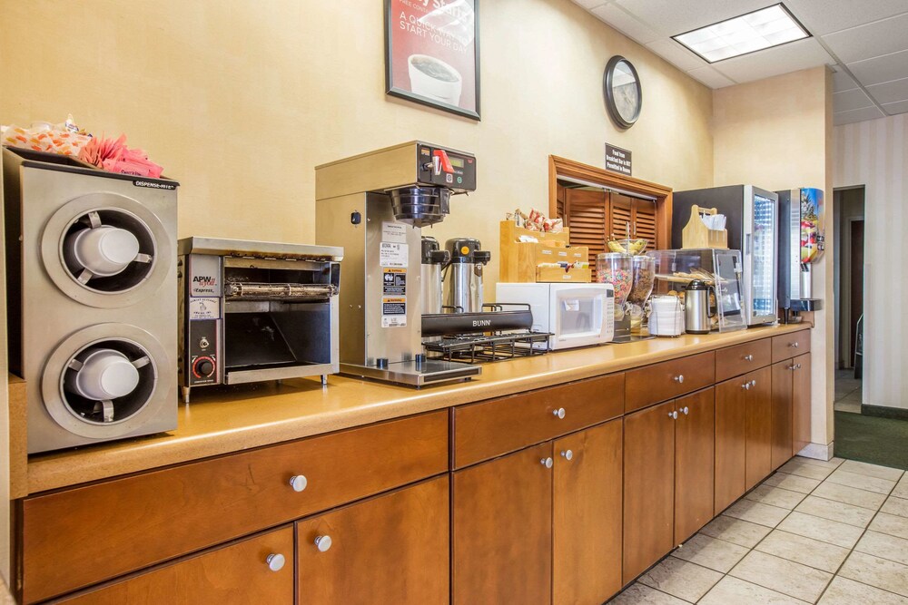 Econo Lodge Valdosta - photo 39