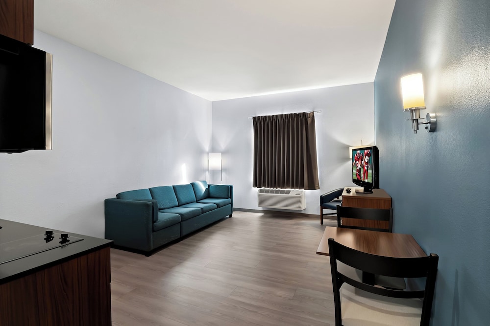 HomeTowne Studios by Red Roof East Lansing Okemos - photo 19