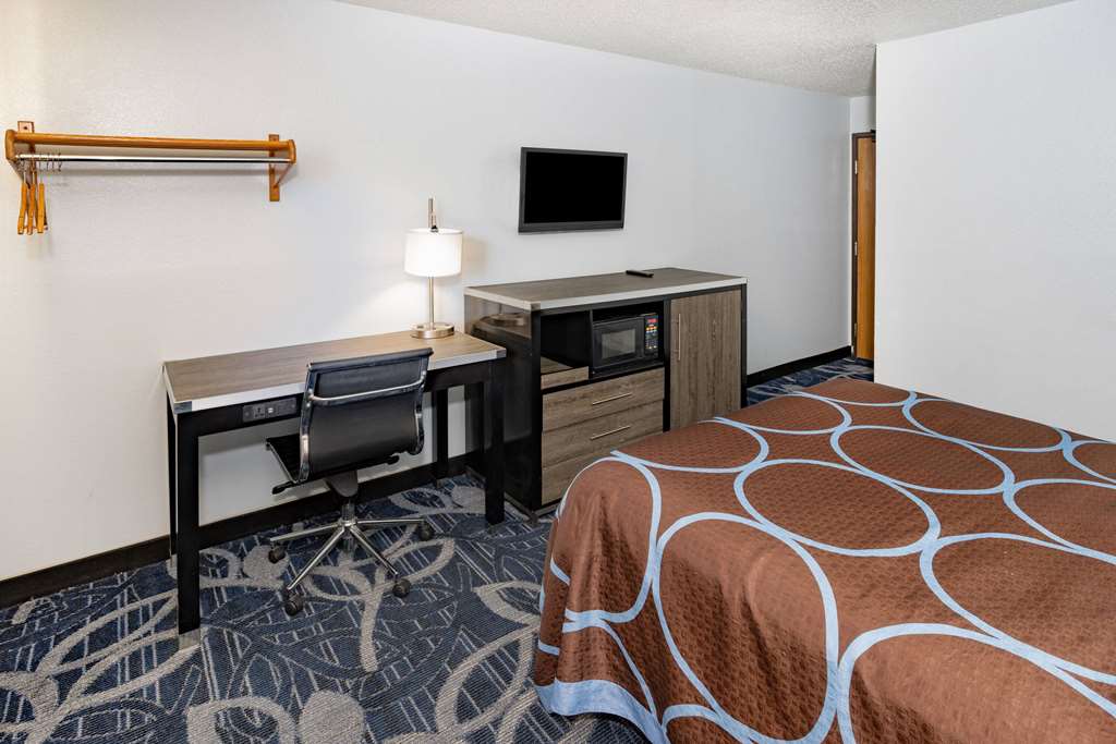 Super 8 by Wyndham Johnstown Gloversville - photo 9