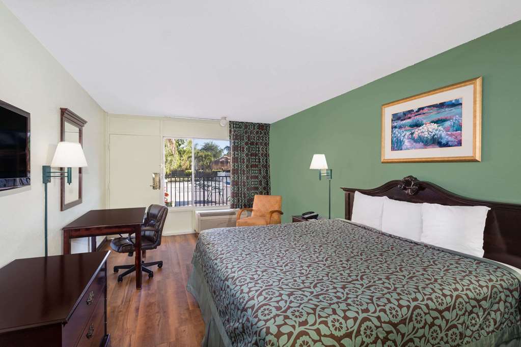 Travelodge by Wyndham Fort Myers North - photo 13