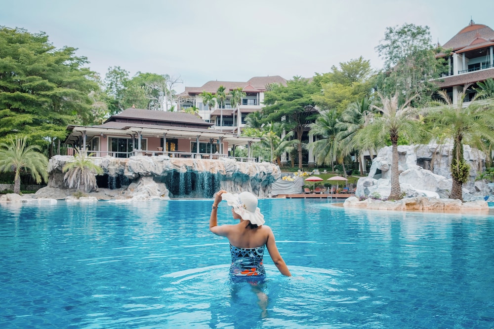 Springfield Village Golf & Spa — 4-Star Luxury Hotel in Cha-Am, Thailand