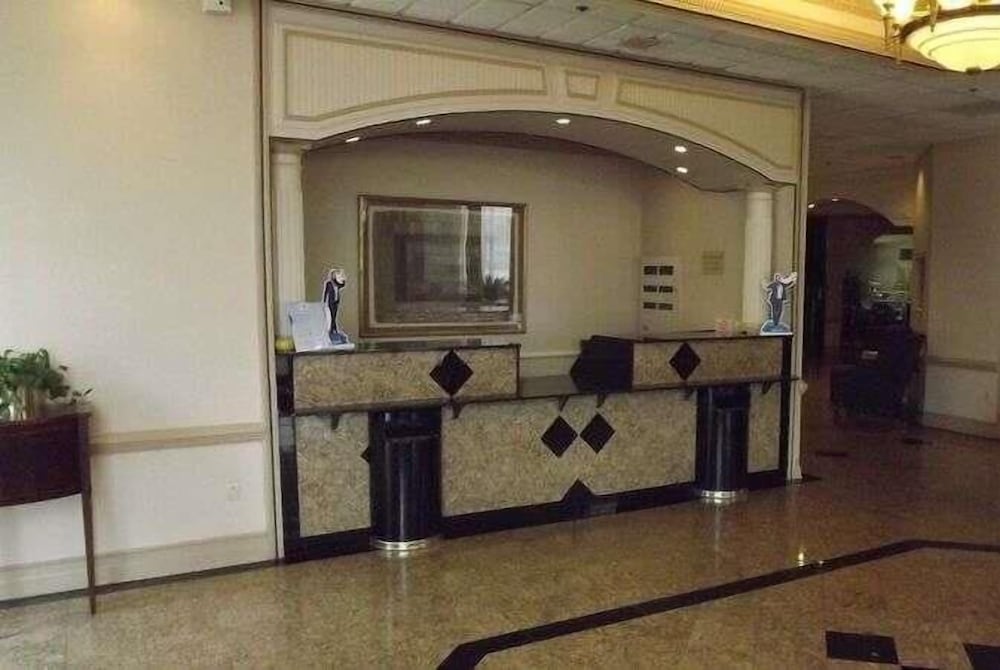 Ramada by Wyndham Gainesville - photo 2
