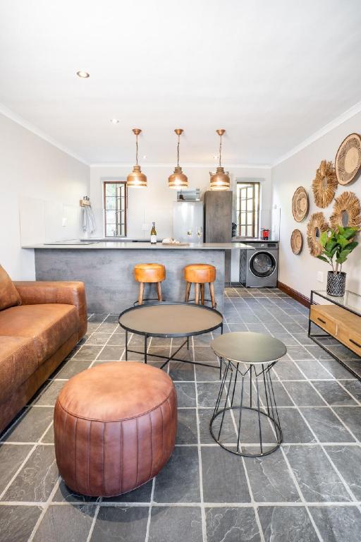 Avemore Orchard Apartment with full Backup power — 4-Star Luxury Hotel in Stellenbosch, South Africa