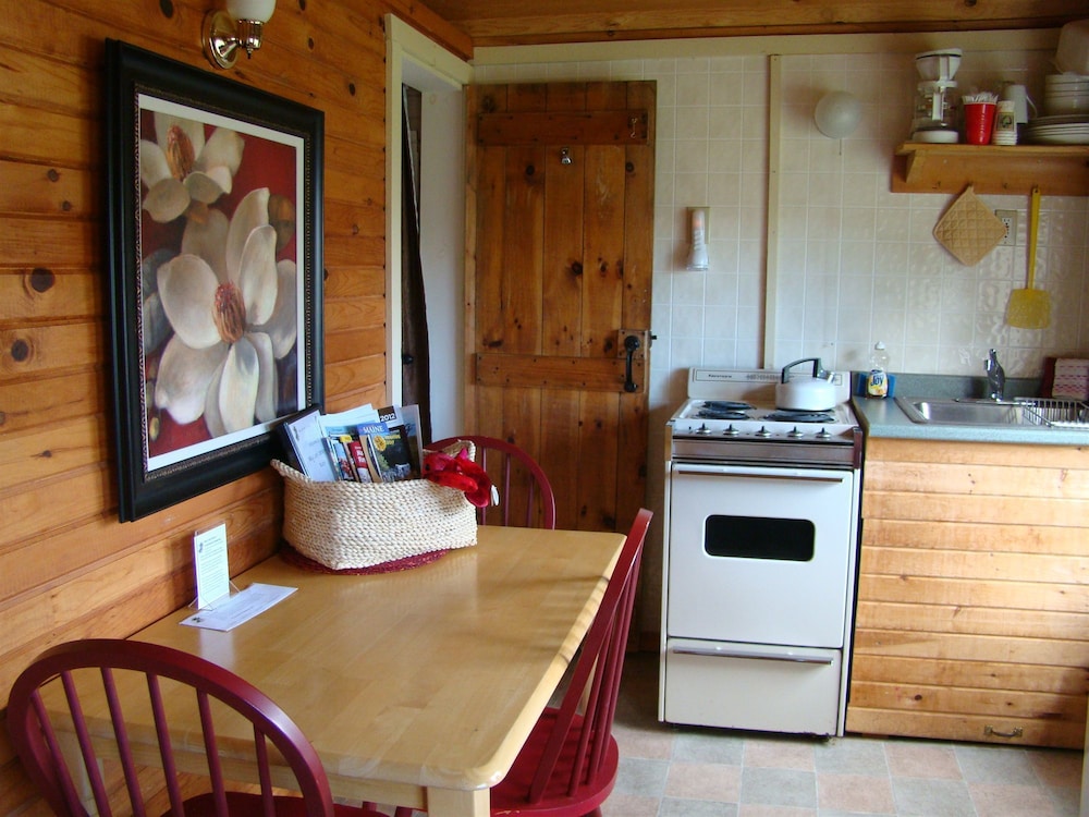 Bay Leaf Cottages & Bistro - photo 30