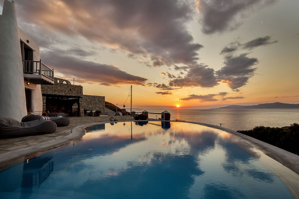 Asimina - carbon neutral hotel in Mykonos