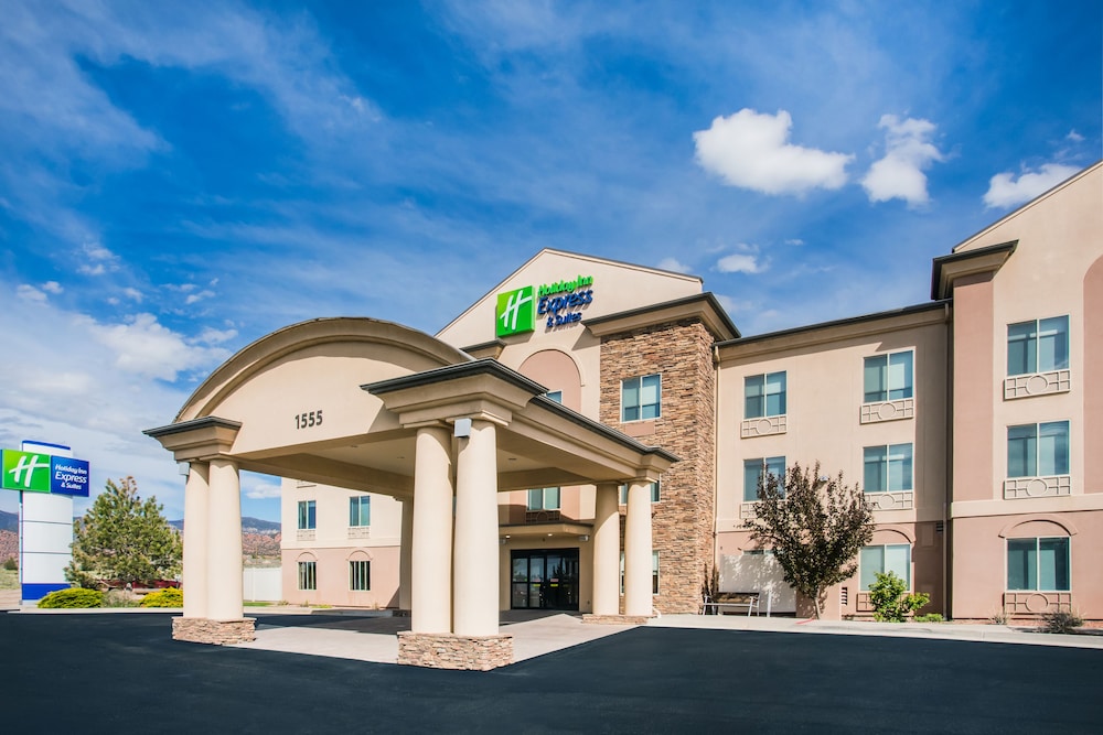 Holiday Inn Express & Suites Cedar City by IHG - photo 43