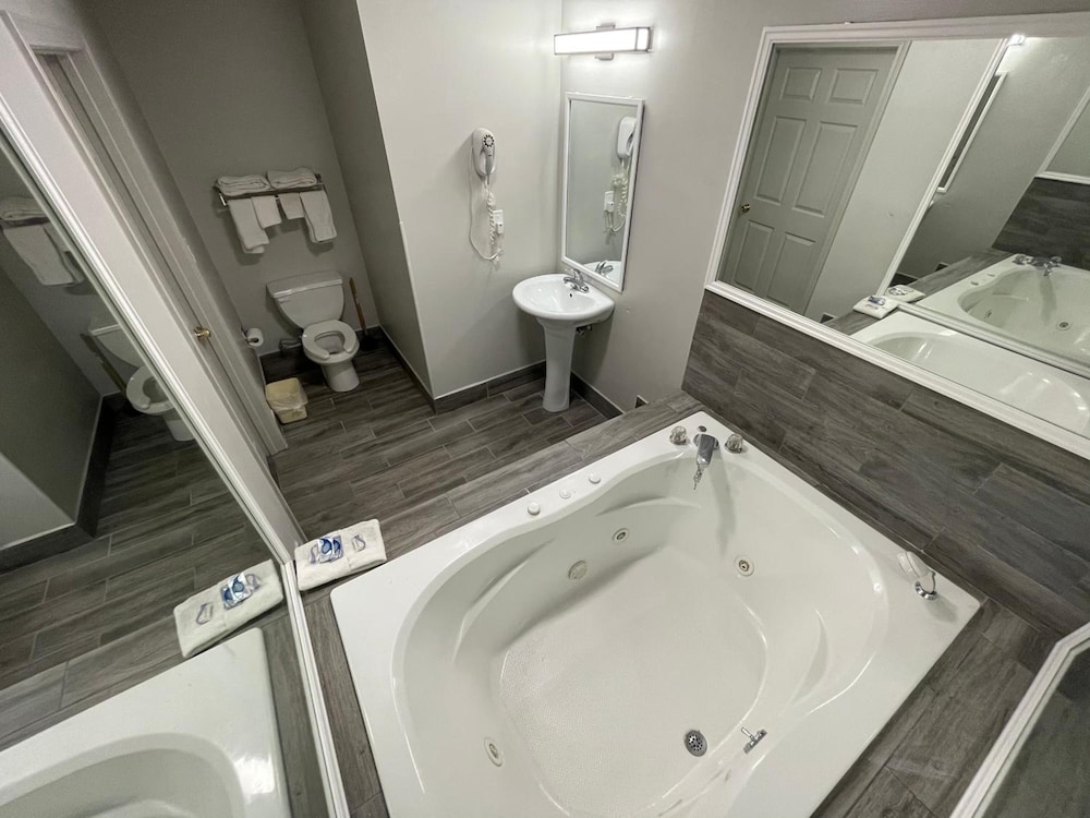 Embassy Inn - photo 21