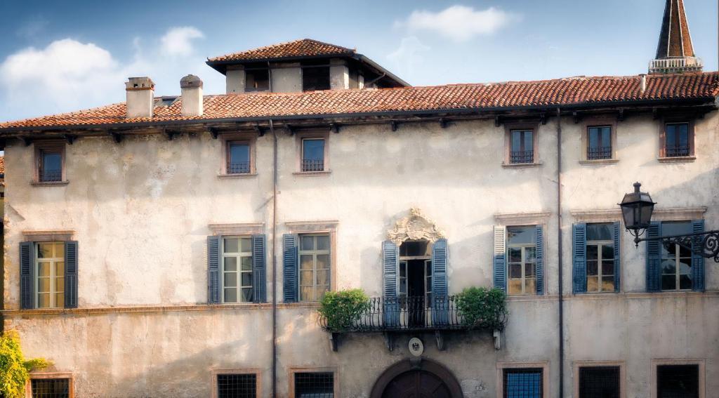 Palazzo Cerù Bed and Breakfast — 4-Star Luxury Hotel in Verona, Italy