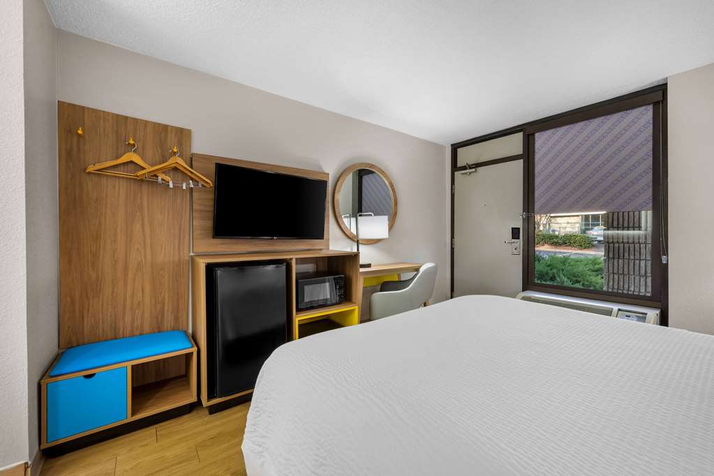 Days Inn by Wyndham Raleigh Midtown - photo 32