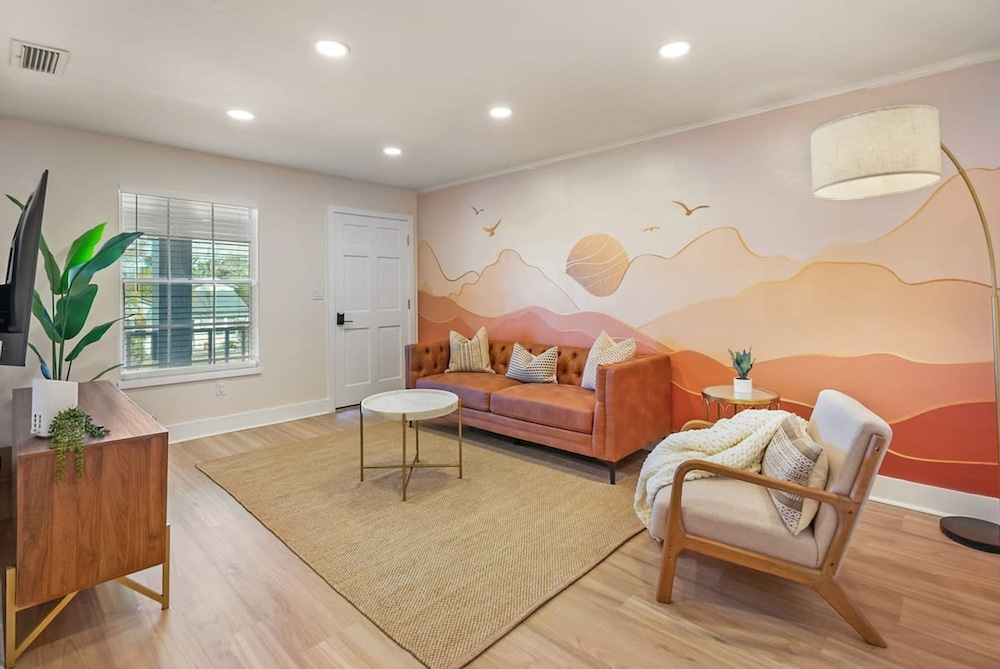 Fido Friendly Condo Sun and Fun Walk to DT Free Parking — 4-Star Luxury Hotel in Saint Augustine, United States