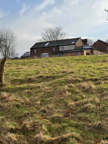 The Tack Store Modern 3 Bed 6 person Barn in a Rural Setting with Great Access pet-friendly hotel Silkstone