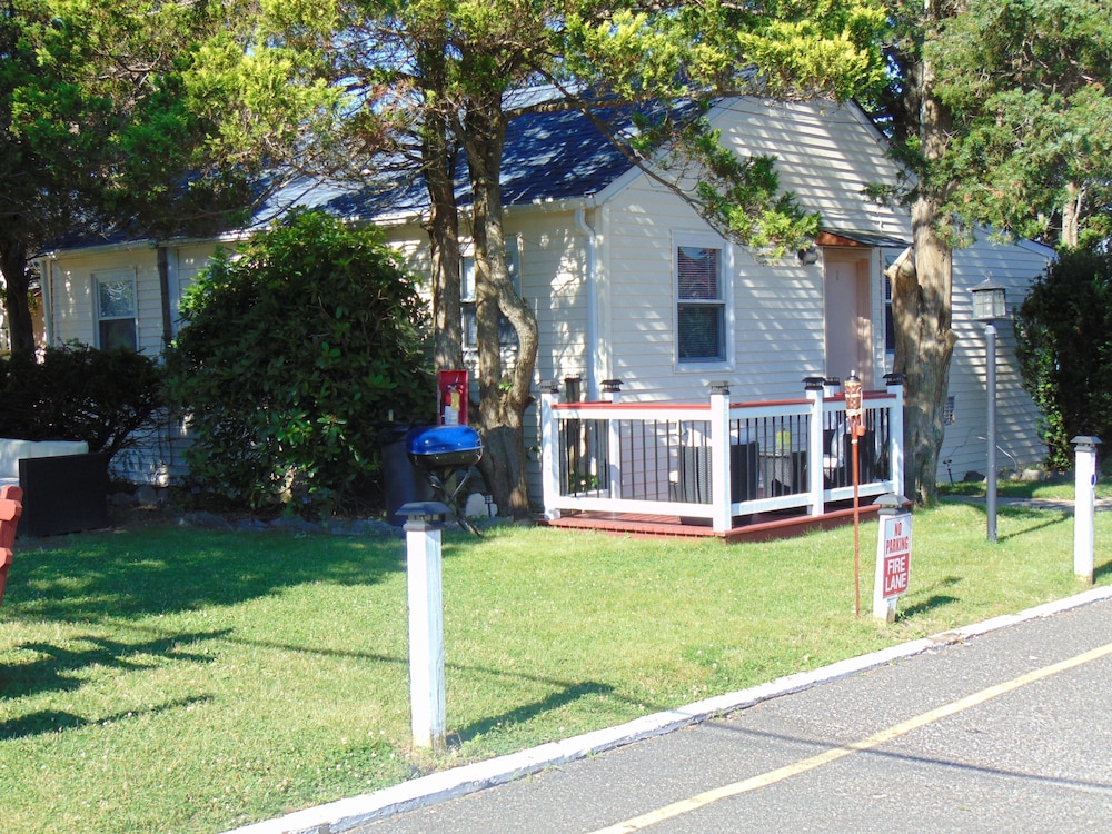Baywatch Hotel & Marina - photo 54